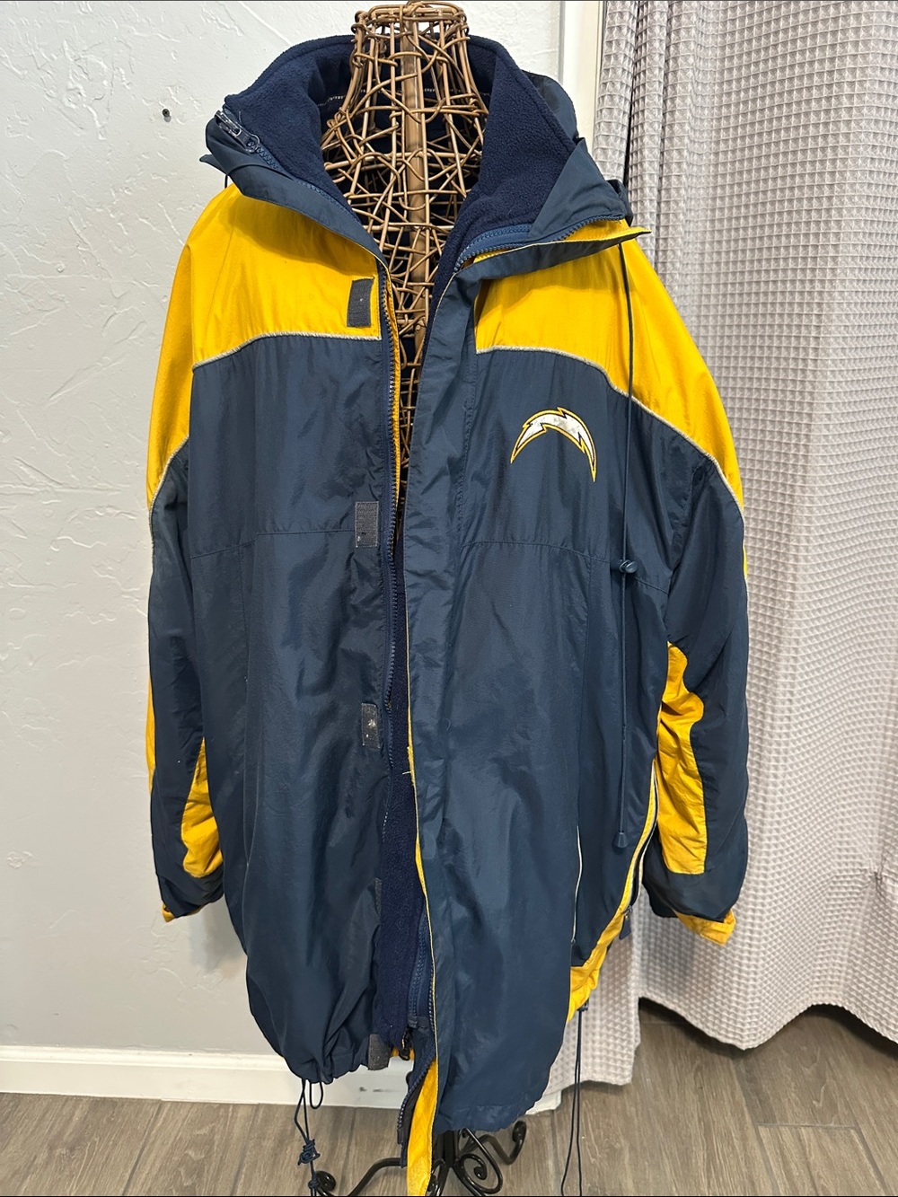 Men’s NFL Chargers reversible jacket size xxl